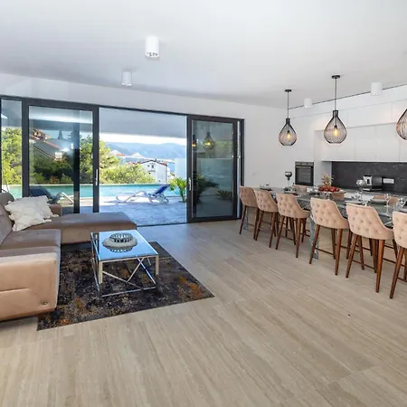 4 Bedroom Awesome In Сasa de vacaciones