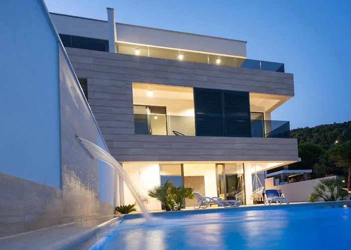Сasa de vacaciones 4 Bedroom Awesome In *