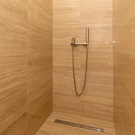 4 Bedroom Awesome In