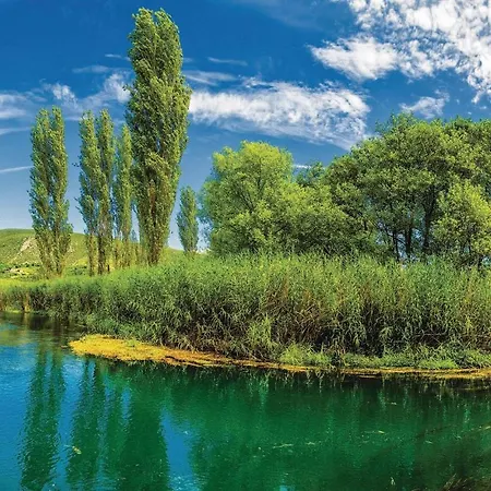 Hébergement de vacances 4 Bedroom Awesome In *