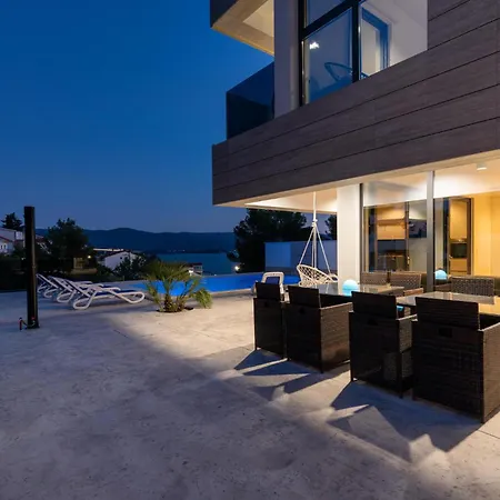 4 Bedroom Awesome In Hébergement de vacances *