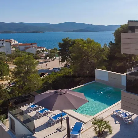 4 Bedroom Awesome In *