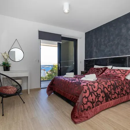 4 Bedroom Awesome In *