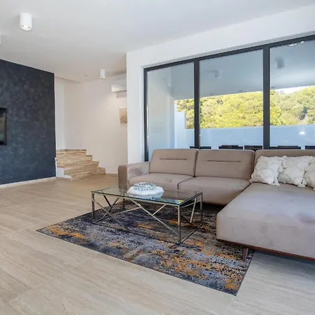 4 Bedroom Awesome In Hébergement de vacances