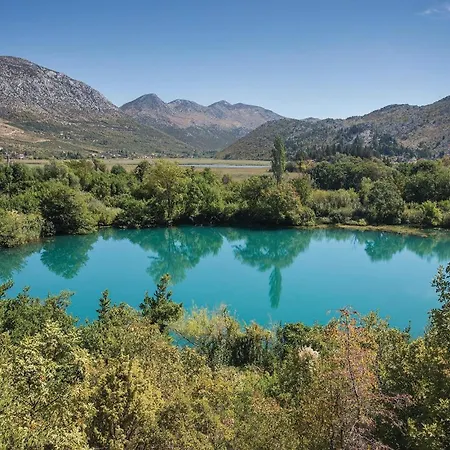 Hébergement de vacances 4 Bedroom Awesome In *