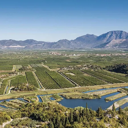 4 Bedroom Awesome In Komarna