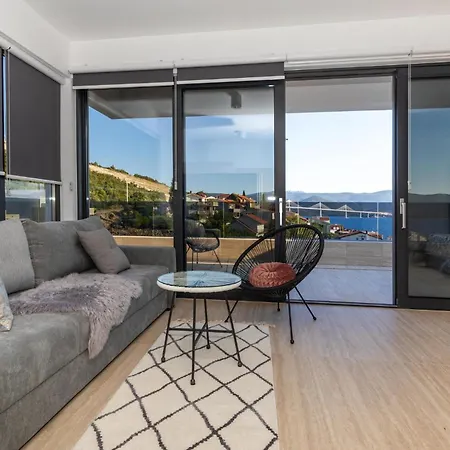 Hébergement de vacances 4 Bedroom Awesome In