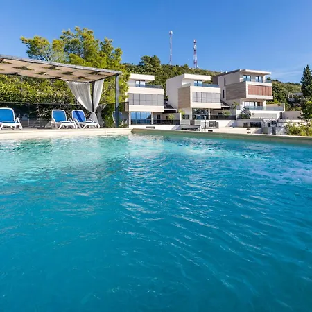 Hébergement de vacances 4 Bedroom Awesome In