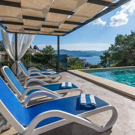 4 Bedroom Awesome In Casa de Férias *