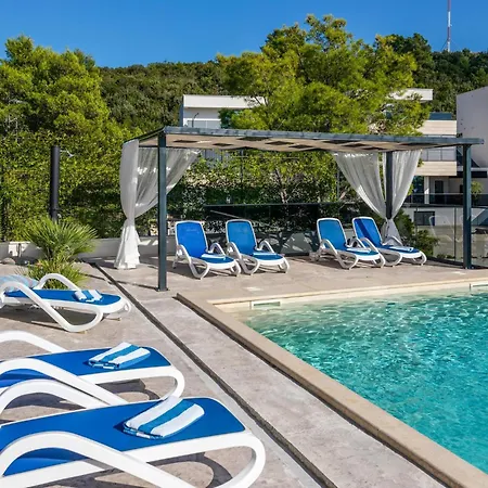 Hébergement de vacances 4 Bedroom Awesome In *