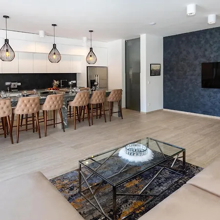 Hébergement de vacances 4 Bedroom Awesome In *