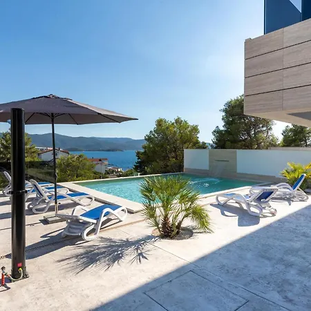 4 Bedroom Awesome In * Komarna