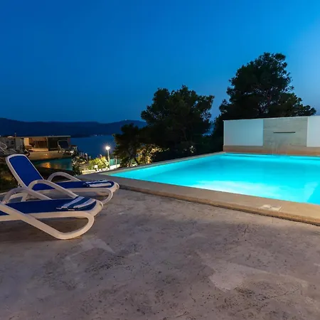 4 Bedroom Awesome In *