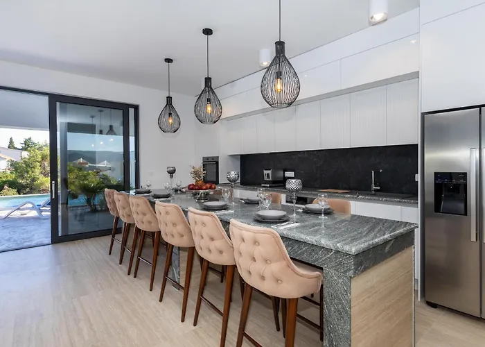 4 Bedroom Awesome In * Komarna