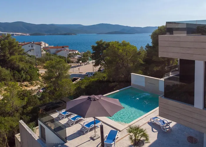 4 Bedroom Awesome In *