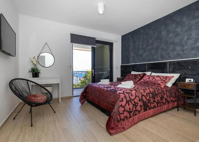 4 Bedroom Awesome In *