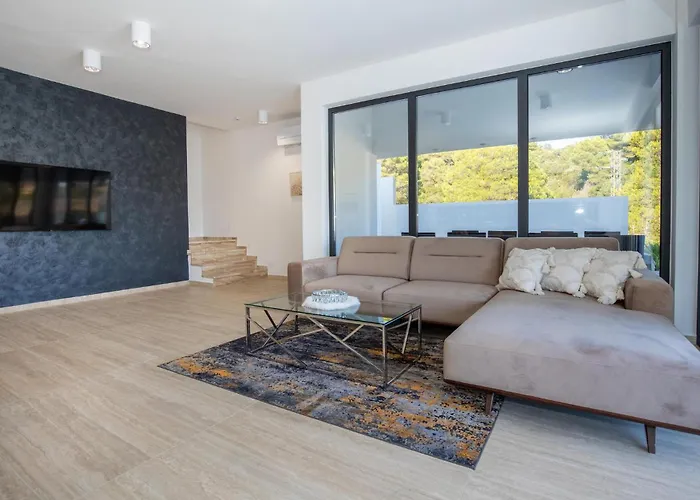 4 Bedroom Awesome In Сasa de vacaciones