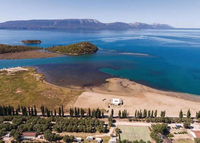 4 Bedroom Awesome In * Komarna