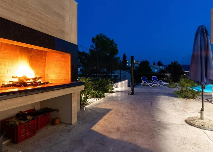 4 Bedroom Awesome In Komarna