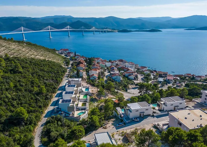 4 Bedroom Awesome In *