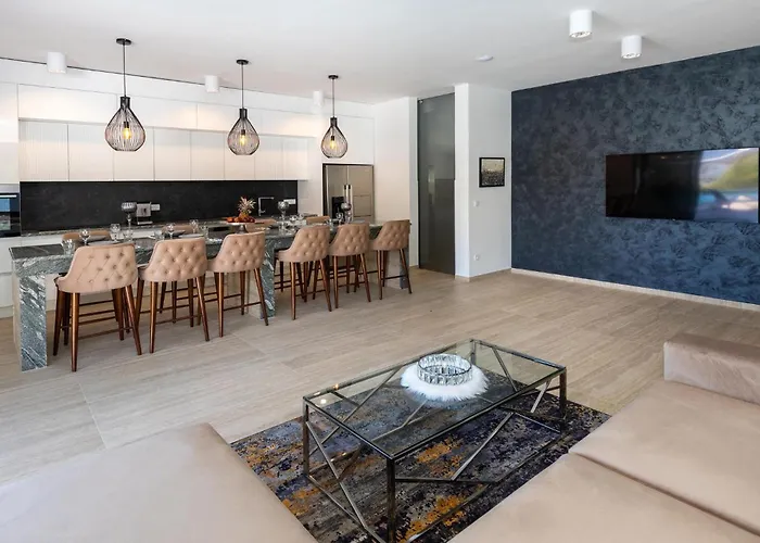 Сasa de vacaciones 4 Bedroom Awesome In *