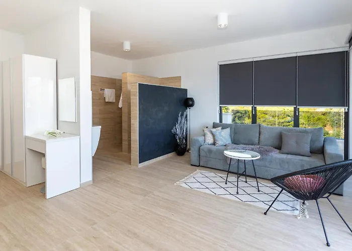 Сasa de vacaciones 4 Bedroom Awesome In *