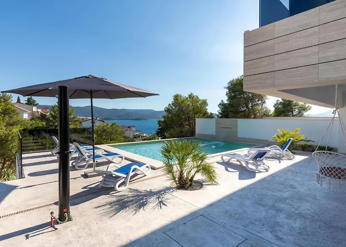 4 Bedroom Awesome In * Komarna